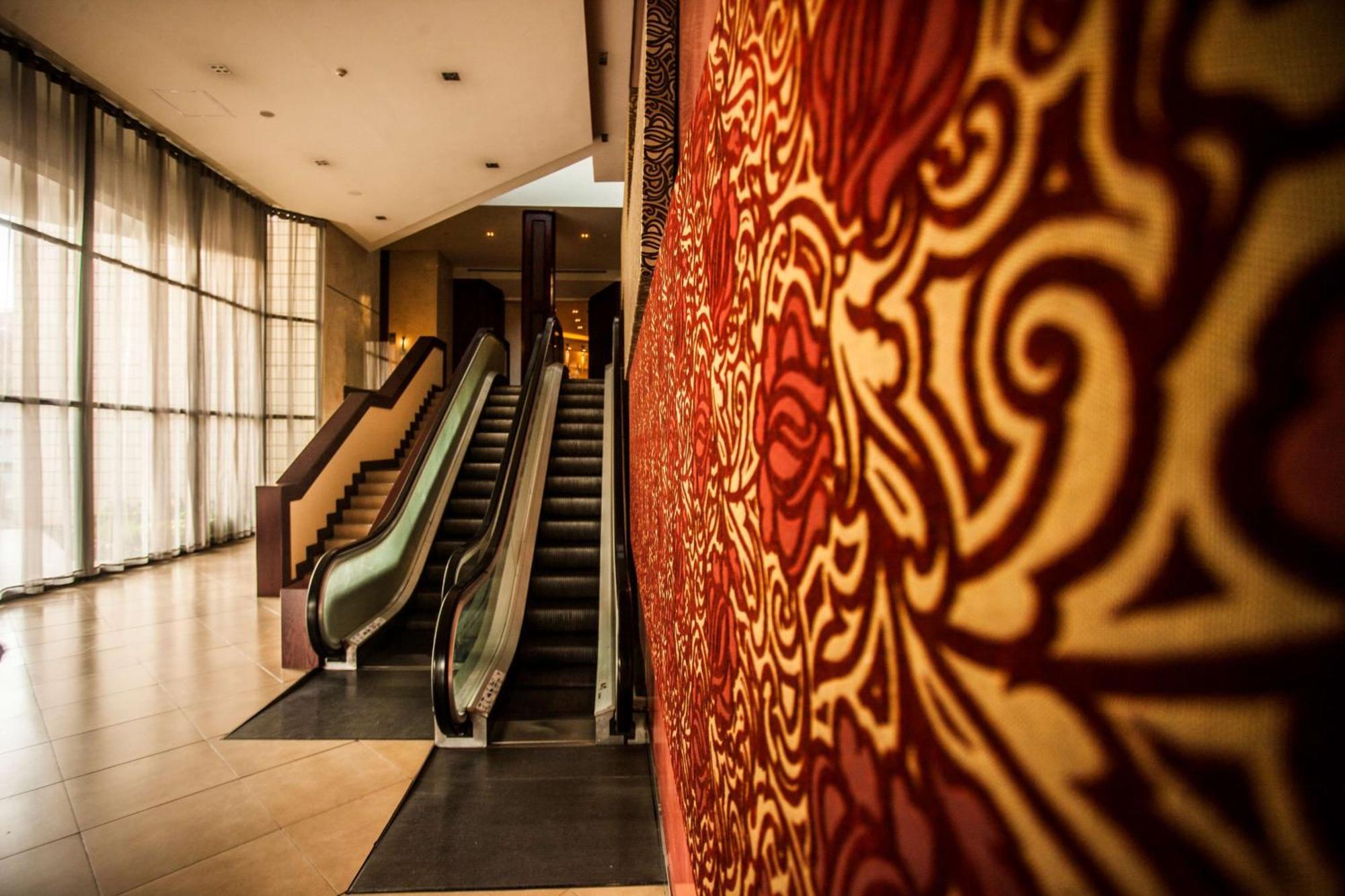 Southern Sun Pretoria-Noord エクステリア 写真