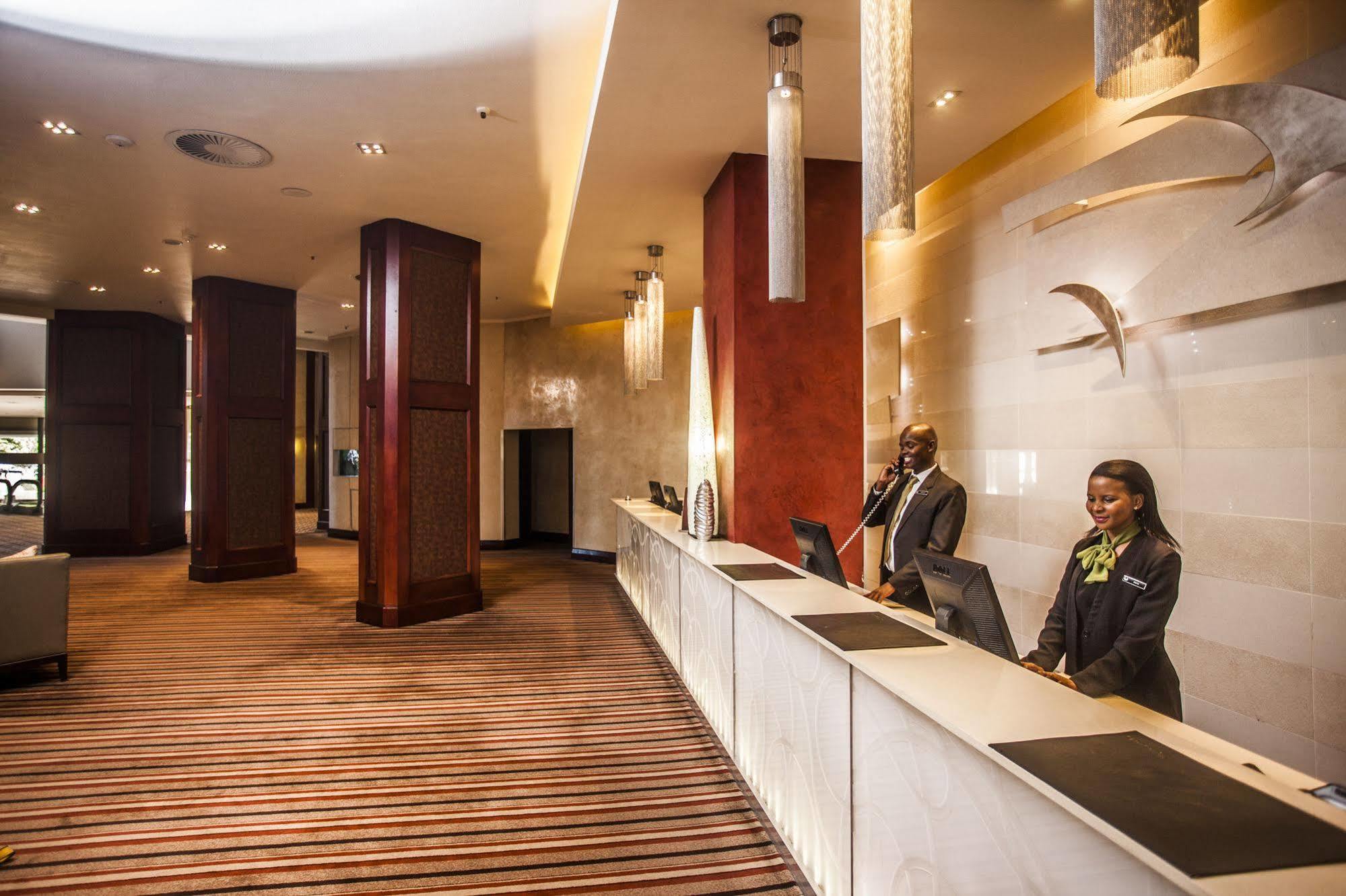 Southern Sun Pretoria-Noord エクステリア 写真